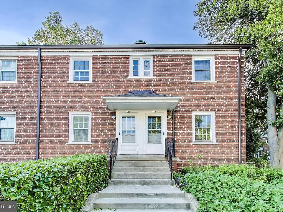 1716 E West Hwy #1716