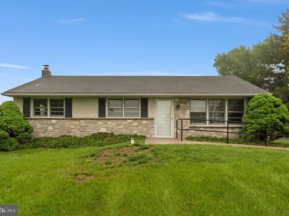 2410 Perkiomenville Rd, Harleysville, PA 19438