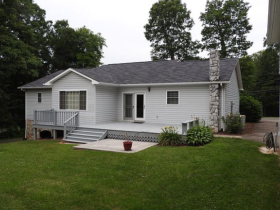 3rd image of 315 Forest Ln