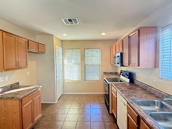 3rd image of 3426 S 72nd Ln