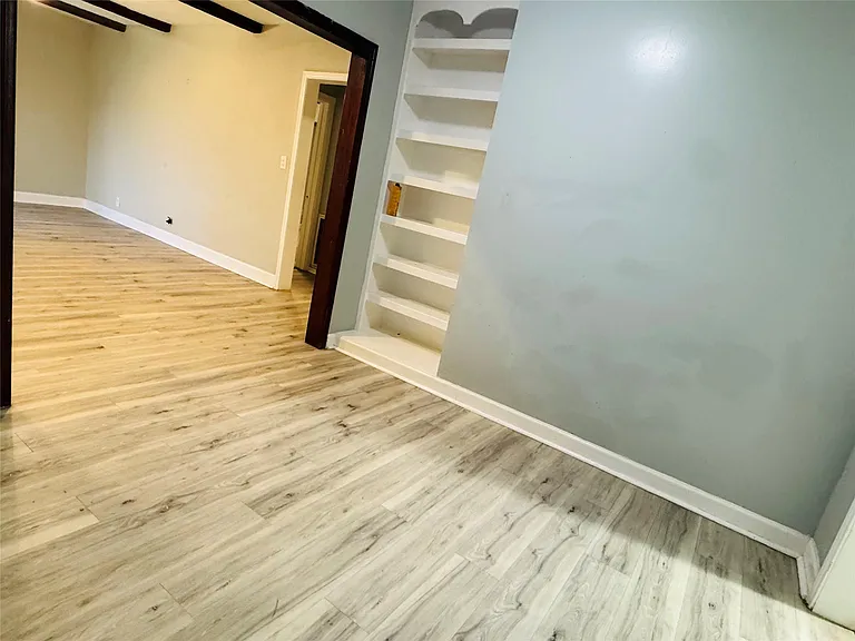2308 Bennington St — Photo 8