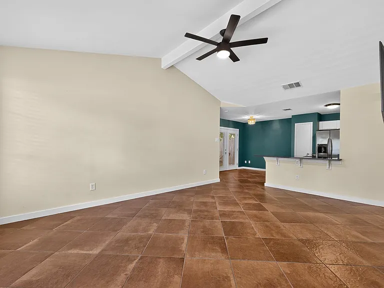 801 Kavanagh Dr — Photo 4