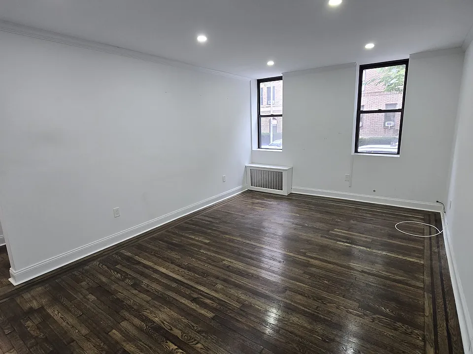 28-15 34th St #1G