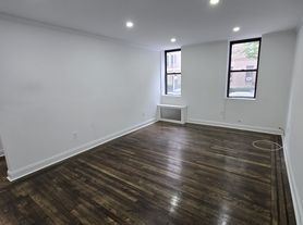28-15 34th St, Astoria, NY
