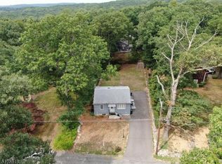 17 Benjamin St, Hopatcong, NJ 07874