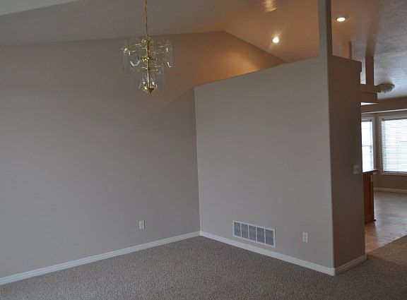 5th image of 1600 Mountain Rose Dr