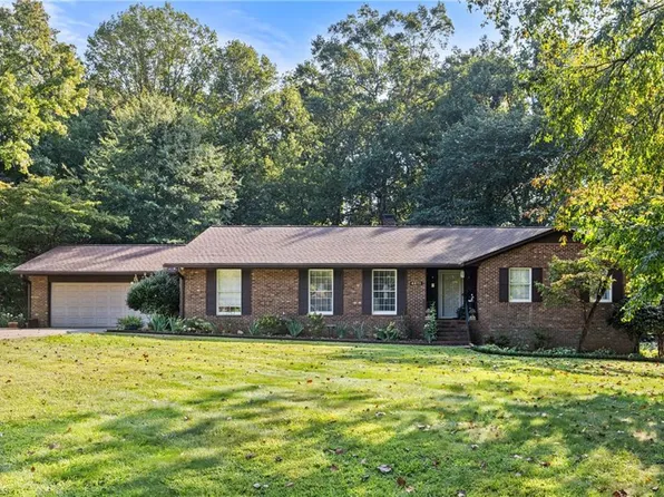 4671 Forestmanor Dr, Winston Salem, NC 27103