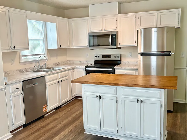 537 Highsmith Ct — Photo 3