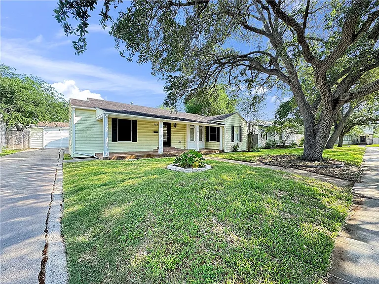 329 Foster Dr — Photo 3