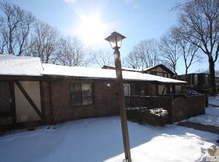 218 Cambridge Dr, Port Jefferson Station, NY 11776