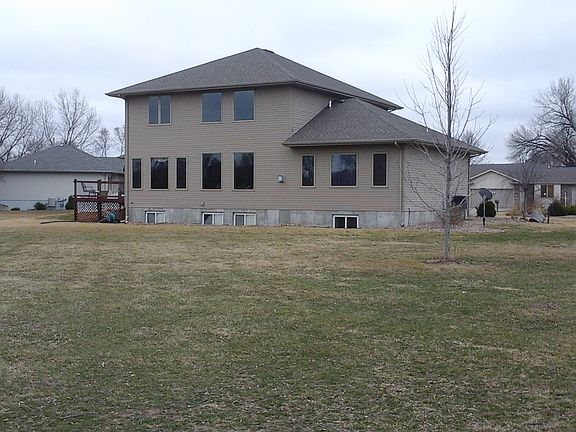2nd image of 124 Meadowlark Cir