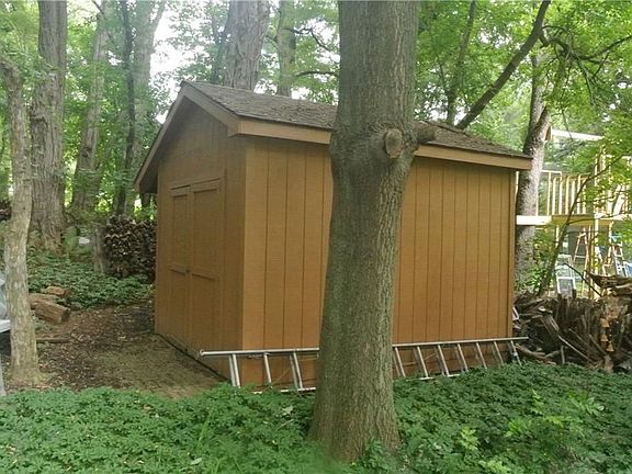 4th image of 19 Arlington Dr