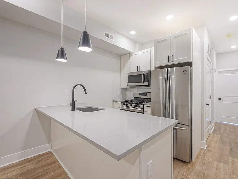 1629 S 22nd St #3 — Photo 2