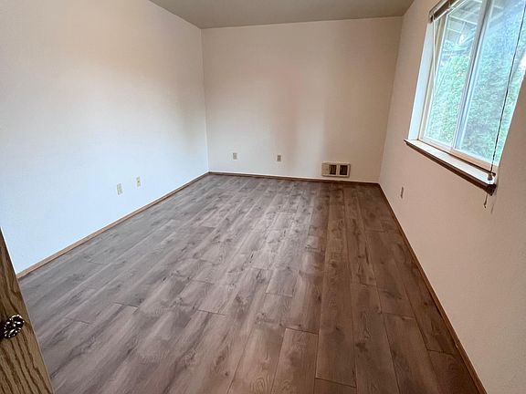 5th image of 1536 29th St SE Unit 4