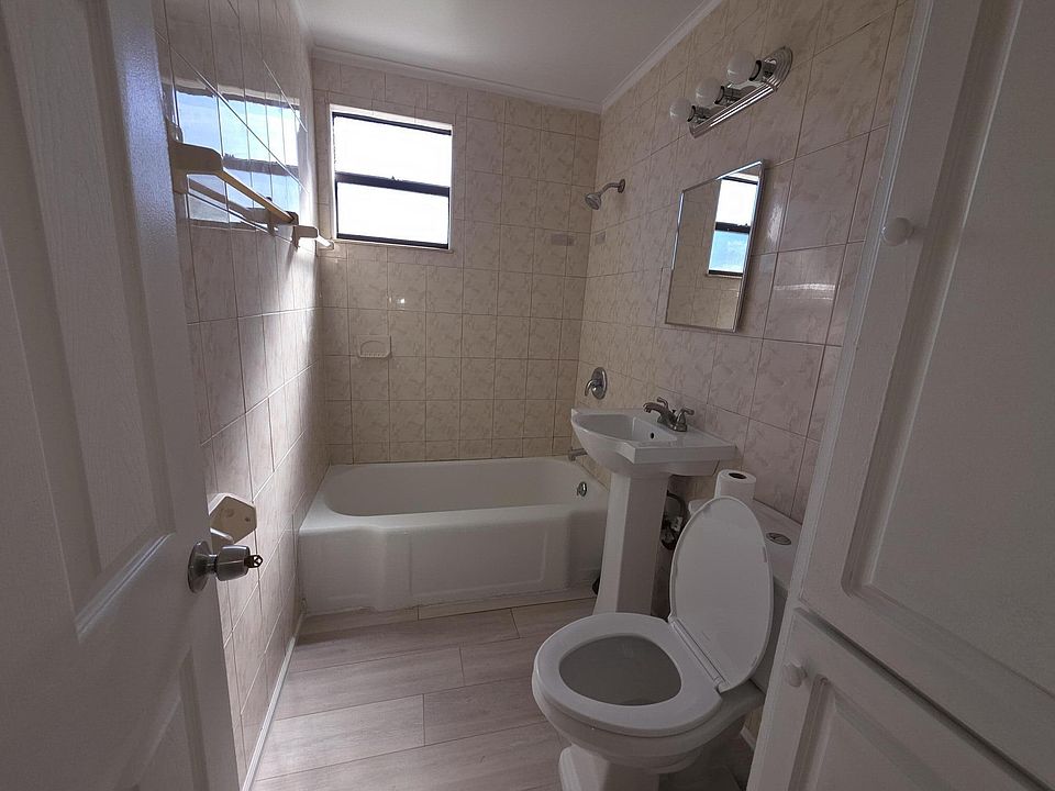 1st image of 812 Selkirk Street