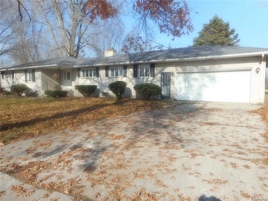 5490 Oakville Waltz Rd photo 1
