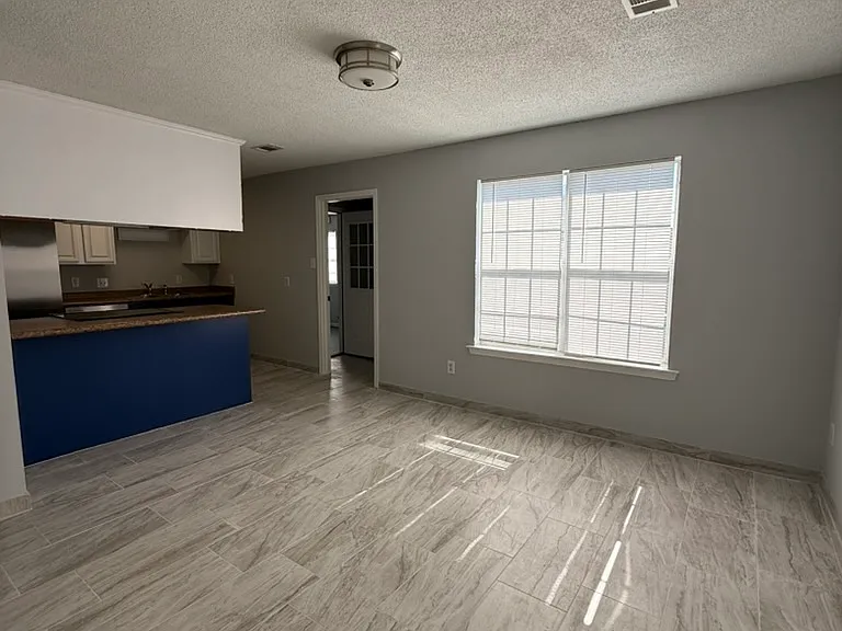 213 Kentshire Ln — Photo 12