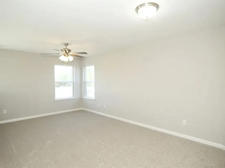 2136 Mulberry Dr — Photo 11