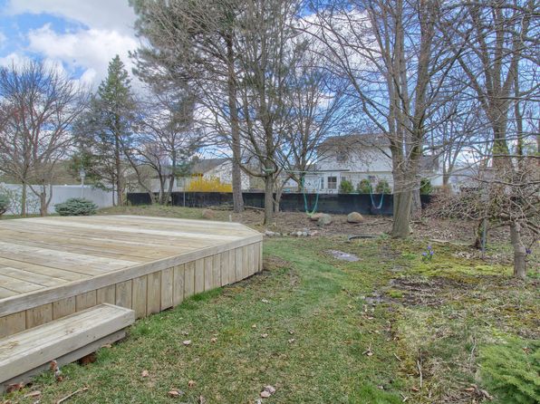 24802 Sarah Flynn Dr, Novi, MI 48374