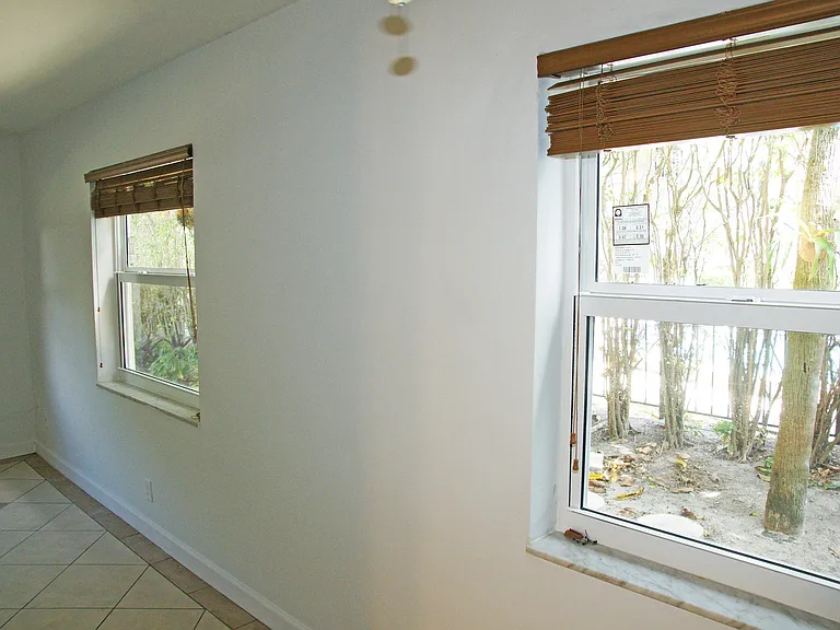 2031 SE 5th St #6 — Photo 4