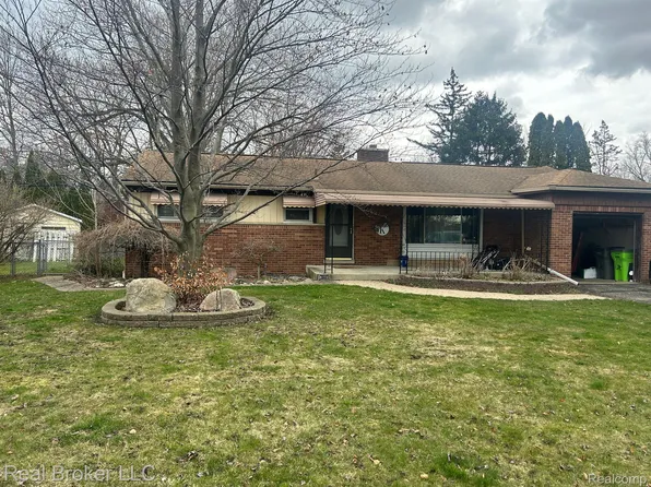 38441 Harper Ave, Clinton Township, MI 48036
