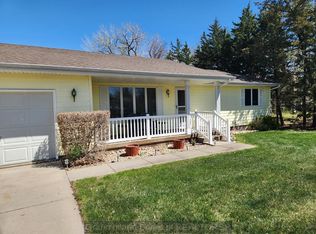 129 Campbell Ave, Doniphan, NE 68832