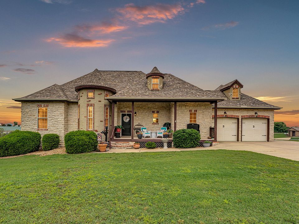 1st image of 129 Hackberry Lane