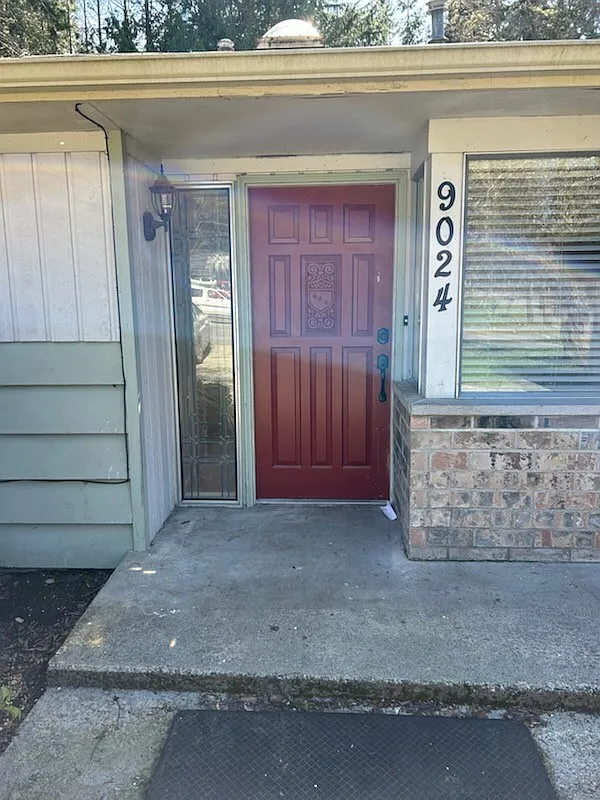 3 bed, 2320 sqft, $3,000 — Photo 1