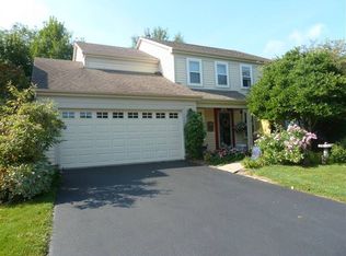 245 Knightsbridge Dr, Mundelein, IL 60060