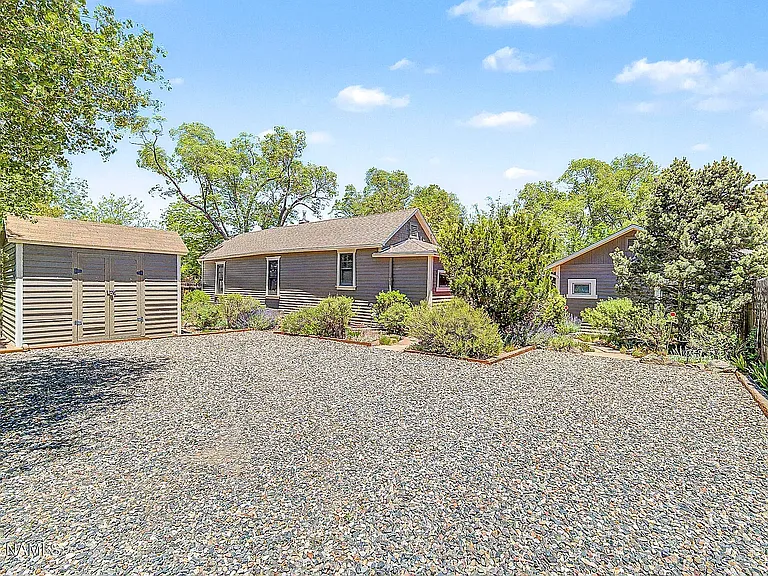 725 W Summit Ave — Photo 18