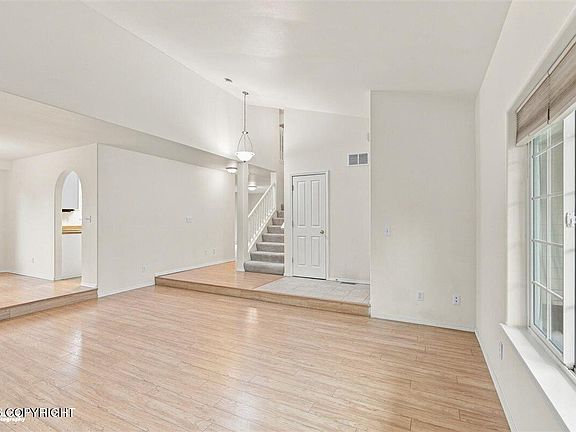 5th image of 11970 Devonshire Cir