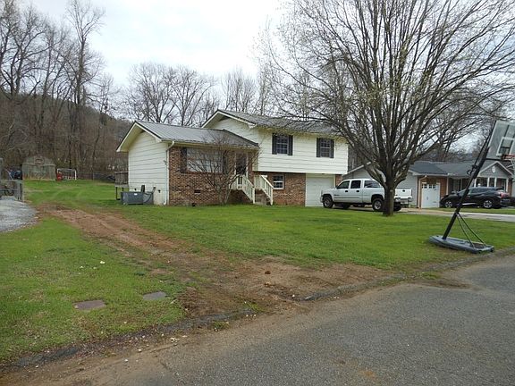 3rd image of 1218 Andrea Dr