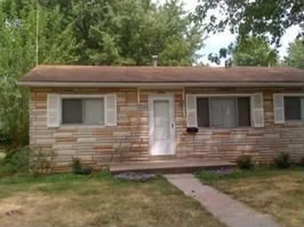 10300 Lord Dr, Saint Louis, MO 63136