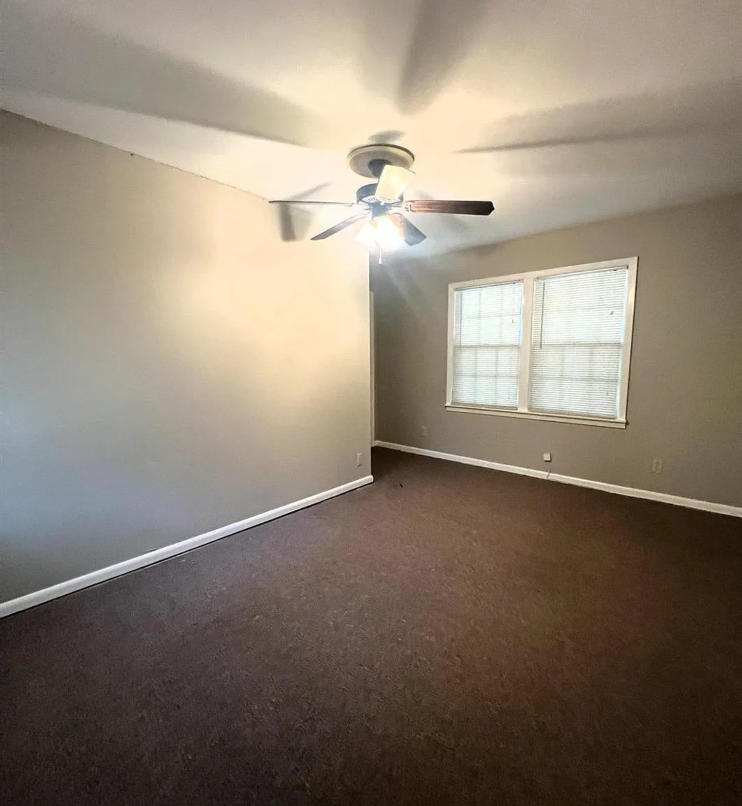 310 Lewis Lane — Photo 3