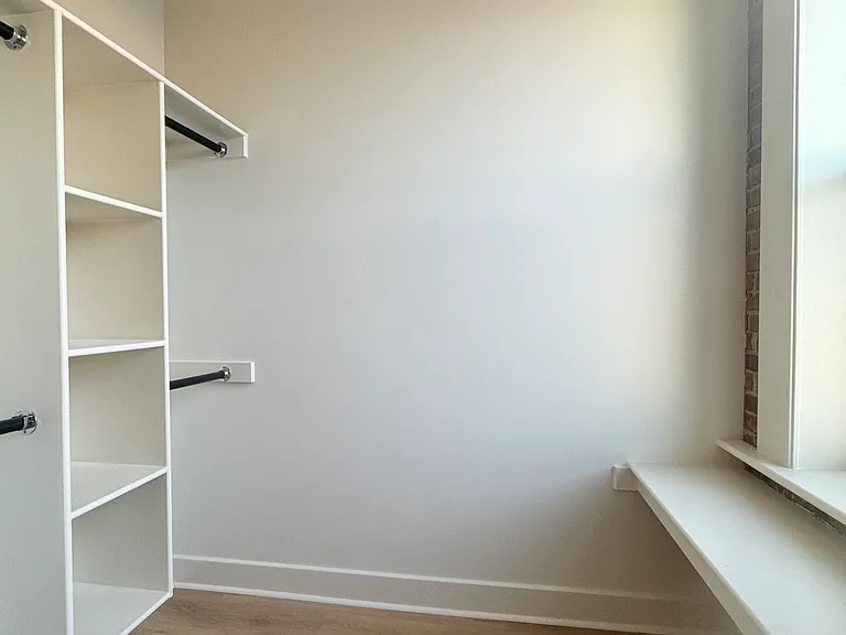 517 Gillis St #201 — Photo 8