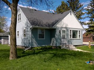 910 N Main St, Winthrop, MN 55396