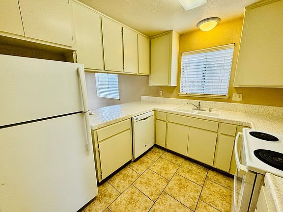 3rd image of 1310 Olson Dr Unit D