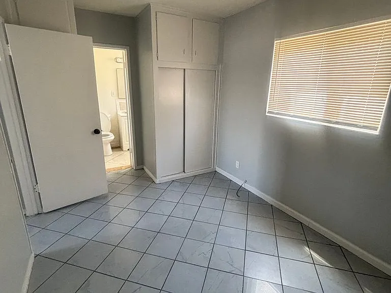 1760 Henderson Ave — Photo 6