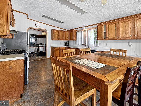 5th image of 79 Shenandoah Dr