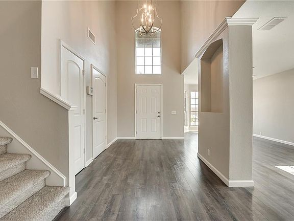 3rd image of 3005 Stonewall Ln