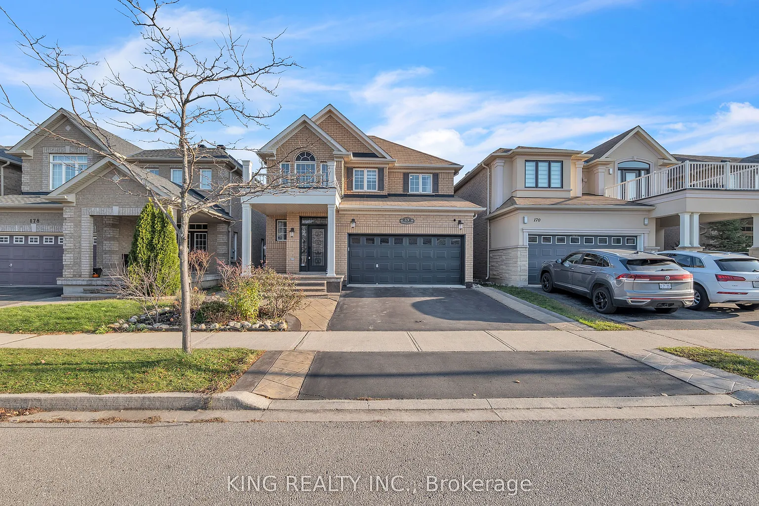 174 Minto Cres photo 1