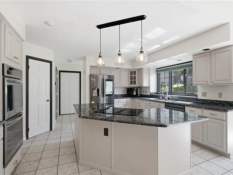 2501 Birchwood Ct — Photo 9