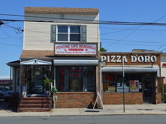 2nd image of 3115 Victory Blvd