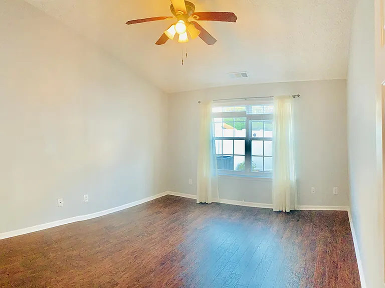 144 Swanee Ln — Photo 10