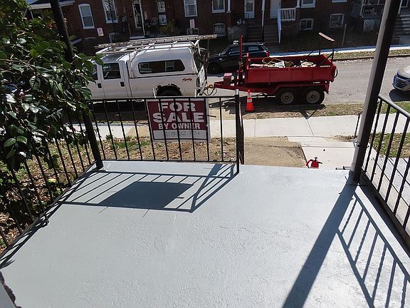 4th image of 718 Melville Ave