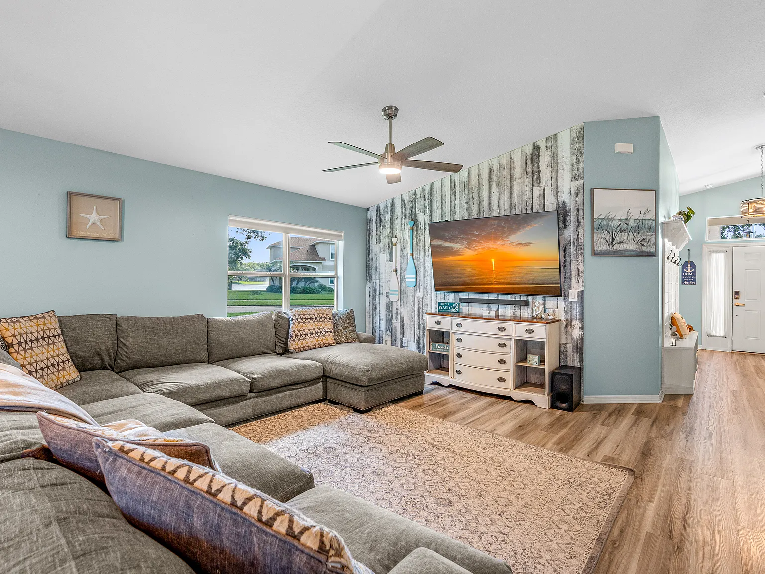 3 bed, 1665 sqft, $2,499 — Photo 2
