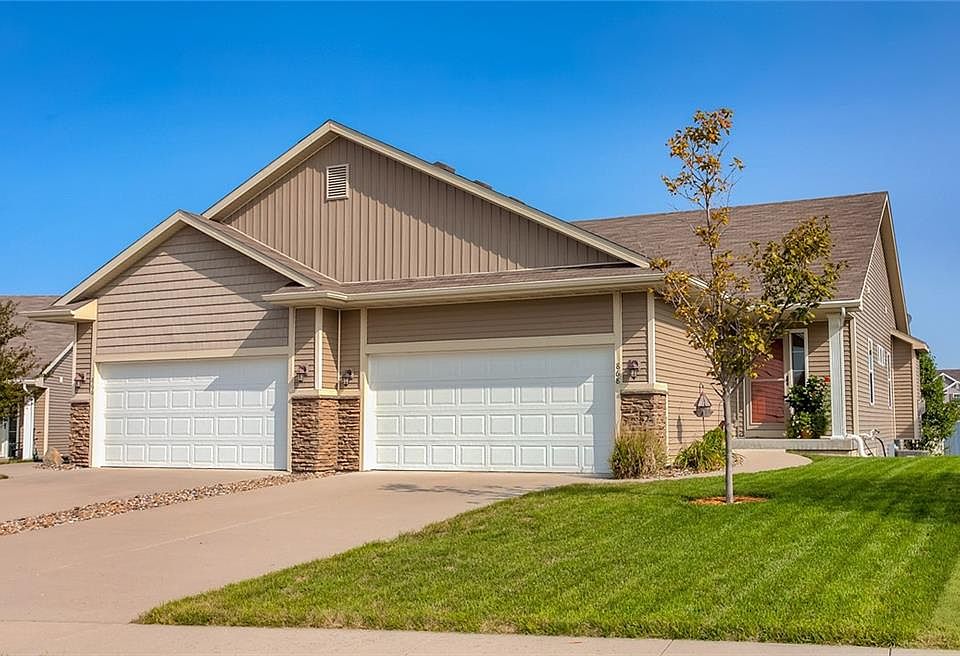 1st image of 868 NE Cherry Plum Dr