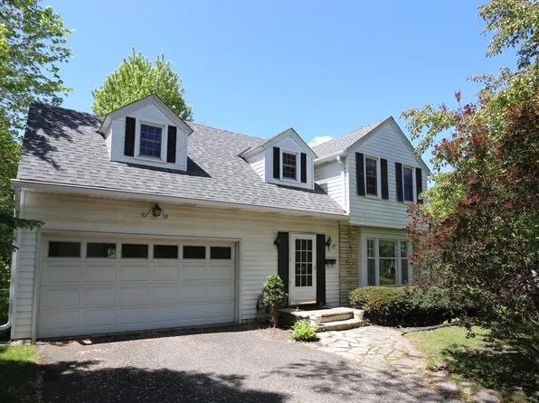 4904 W Sunnyslope Rd, Minneapolis, MN 55424