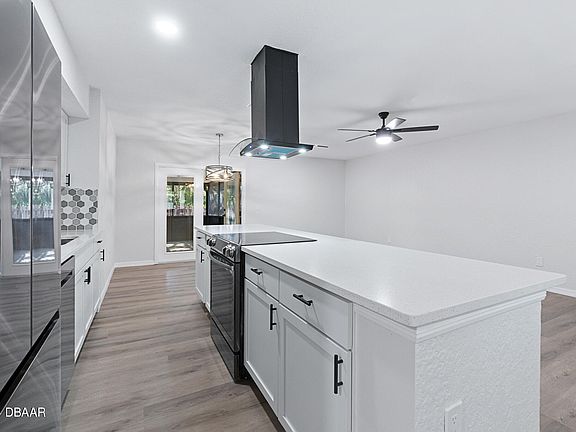 2nd image of 37 Blyth Pl