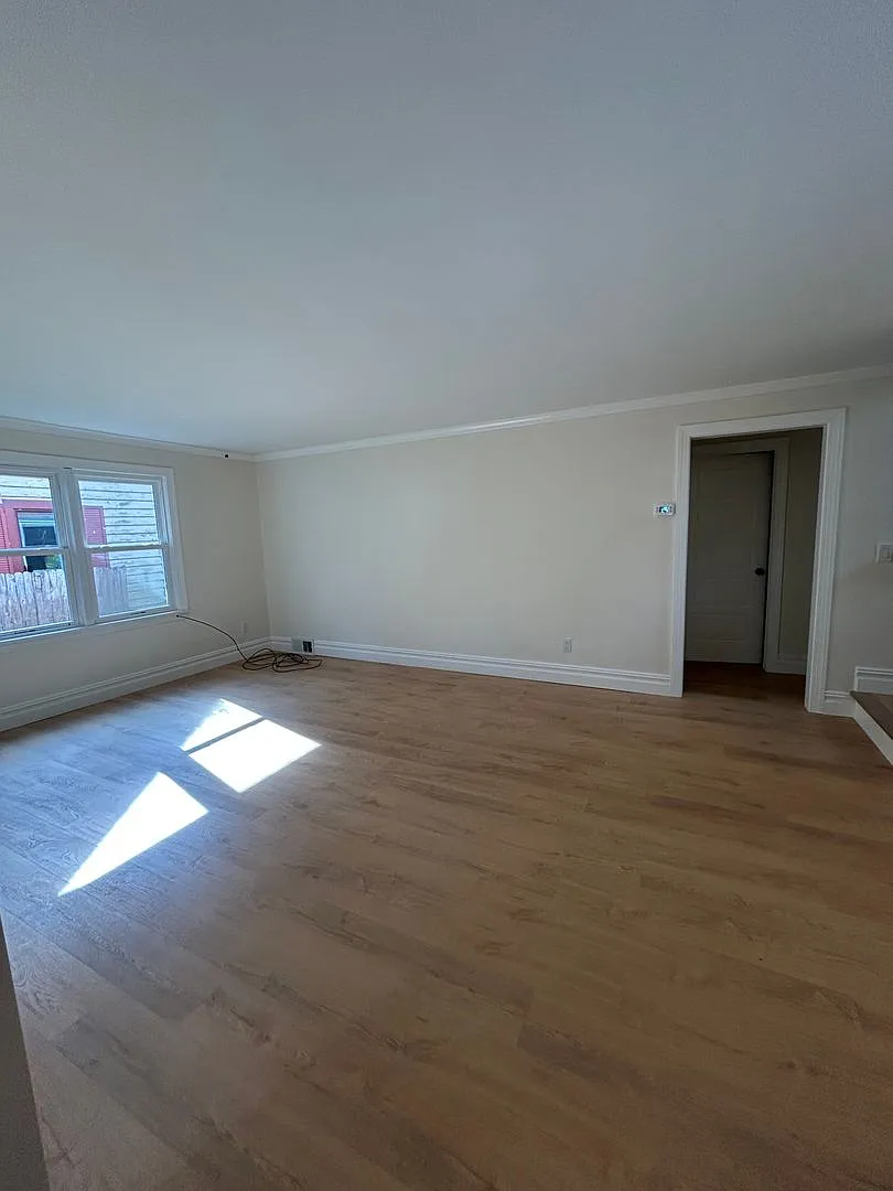 Newly Remodeled 3 bed, 3 bath House — Photo 2